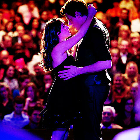 File:Finchel facing each other.jpg