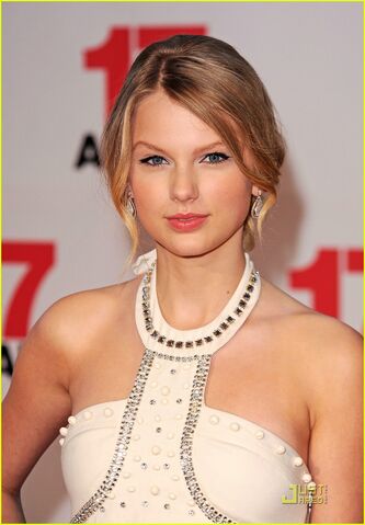 File:Zac-efron-taylor-swift-17-again-11.jpg