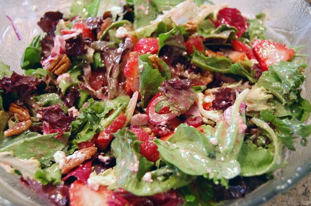File:Rasp. vinaigrette salad.jpg