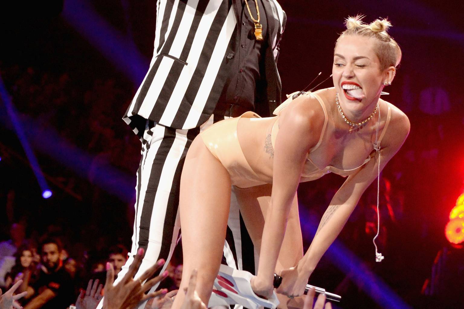 Afbeeldingsresultaat voor miley cyrus twerks