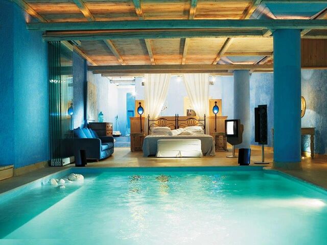 File:Master-Bedroom-with-Swimming-Pool.jpg