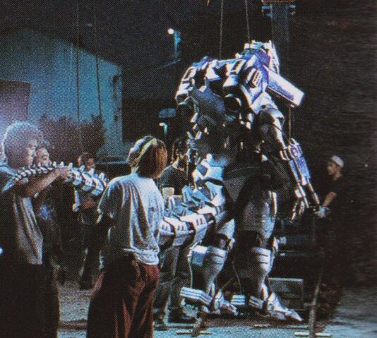 File:GXMG - Lifting Kiryu's Tail.jpg