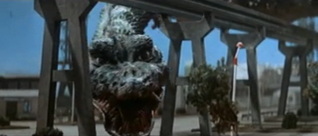 File:SoshingekiManda looks at the camera.png
