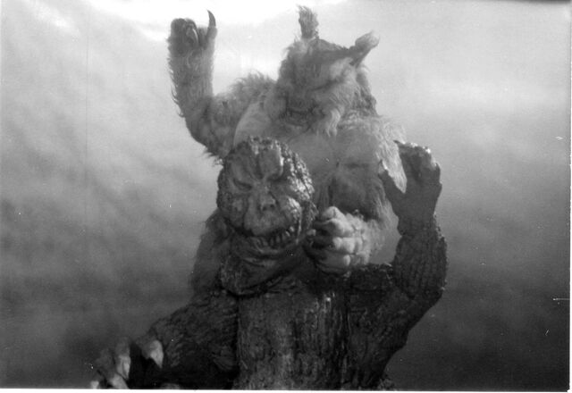 File:Wolfmanattackingmosugoji.jpg
