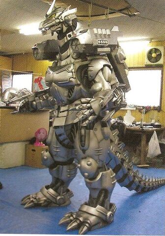 File:Kiryu Suit After 2003.jpg