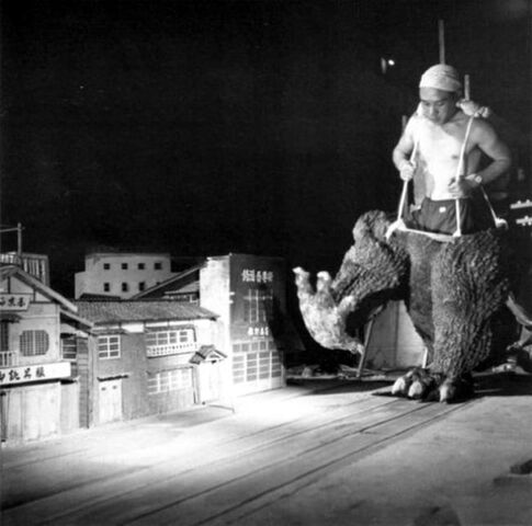 File:Godzilla Behind Scenes.jpg