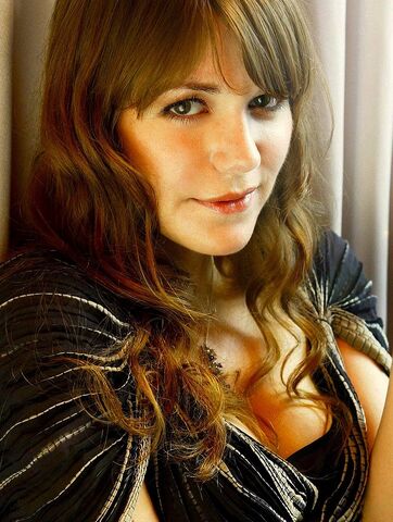 File:Jenny Lewis.jpg