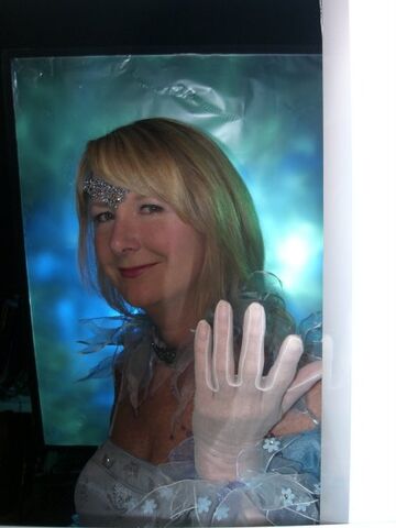 File:Lady of the Refrigerator 01.jpg