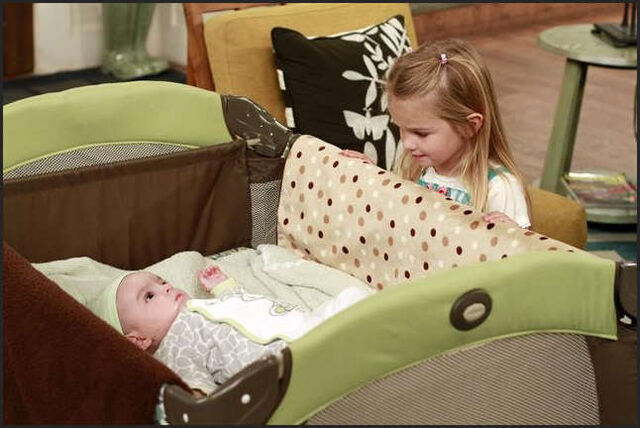 File:Good-luck-charlie-guys-and-dolls-stills-3.jpg