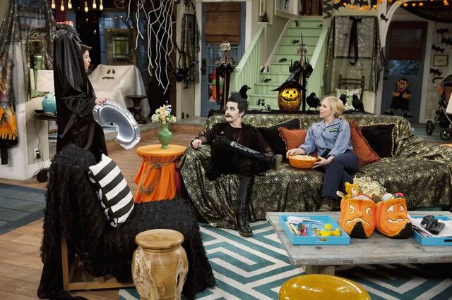 File:GOODLUCKCHARLIE Y2 050 006.jpg