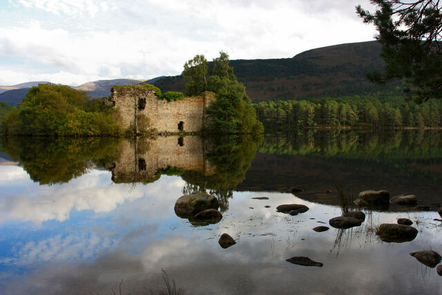 File:Loch-An-Eilean-2.jpg