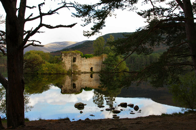 File:Loch-An-Eilean-5.jpg