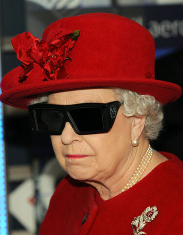 Fichier:Queen+Elizabeth+II+Queen+Elizabeth+II+Visits+VEhLbtIBprEl.jpg