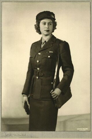 Fichier:EII 1945.jpg
