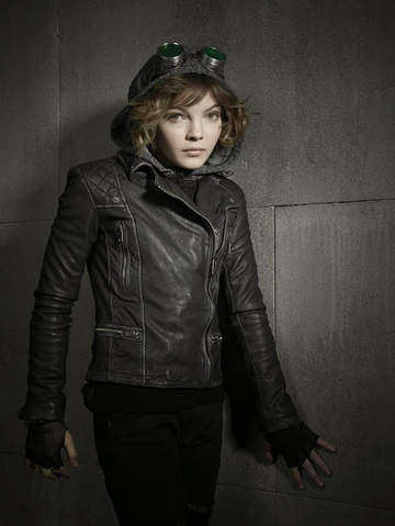 File:Selina Kyle season 1 promotional 01.png