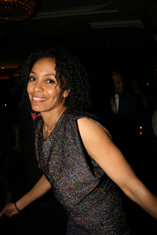 File:Eisa Davis.png