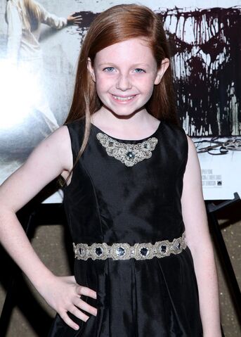 Fichier:Clare-foley-screening-sinister-01-1-.jpg