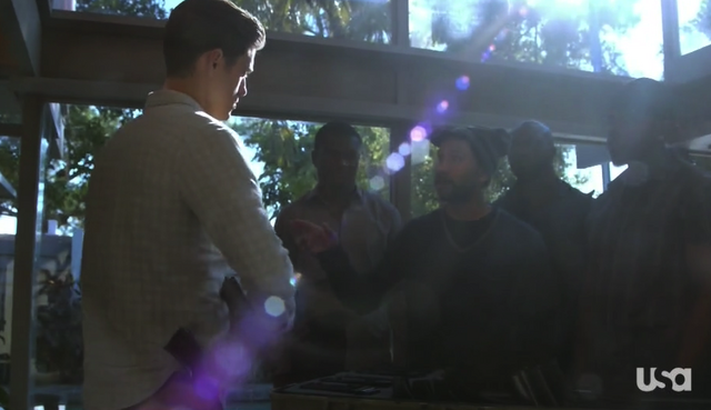 File:1x09-MikeGuns.png