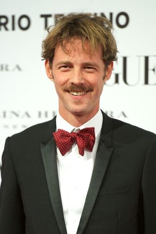 File:Eloy+Azorin+Vogue+Mario+Testino+Launch+December+SCpModJtv-Rl.jpg