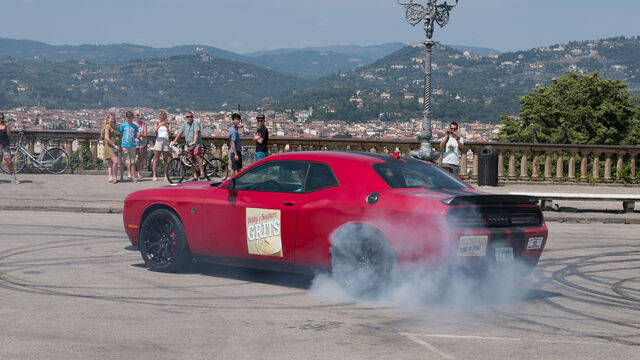 File:Dodge Challenger SRT Hellcat.jpg