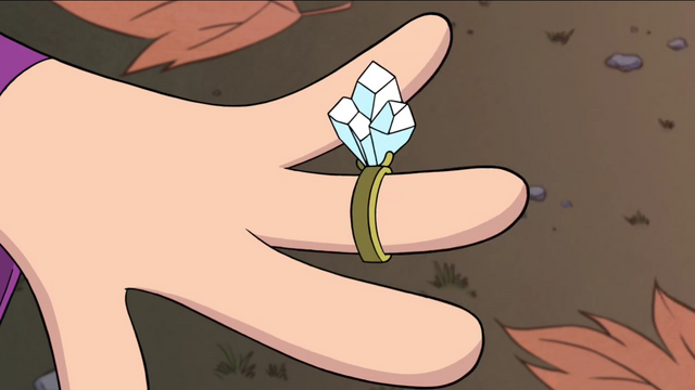File:S1e1 mabel wearing ring.png