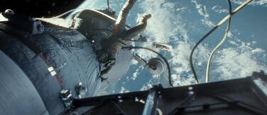 Gravity-movie-2013-trailer-screenshot-escape-pod