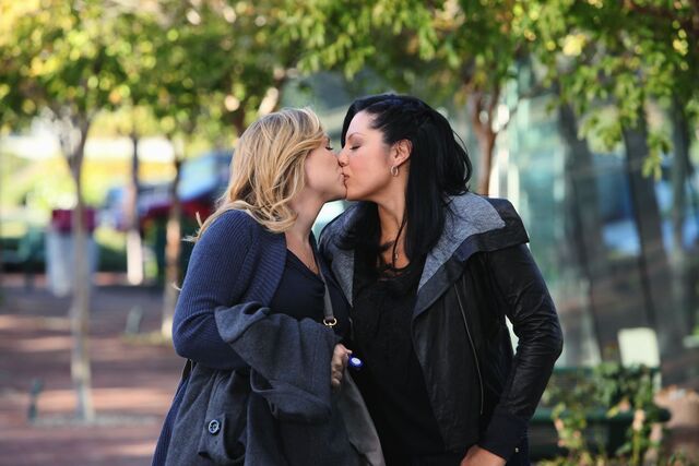 Fichier:7x06-callie-and-arizona-16134021-1500-1000.jpg