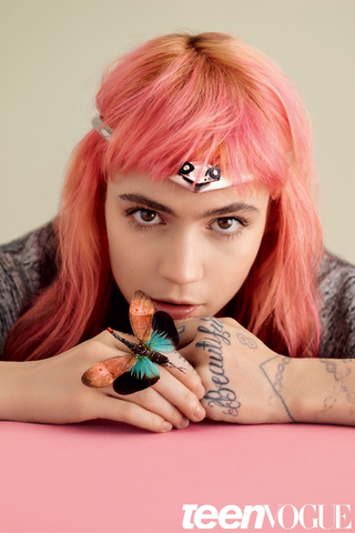 File:GrimesTeenVogue2016 2.png