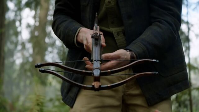 Archivo:800px-Grimm crossbow wield.jpg