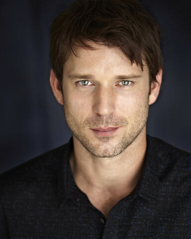 File:Wil Traval.jpg