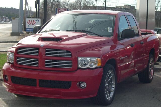 Plik:2005 Dodge Ram SRT-10.jpg