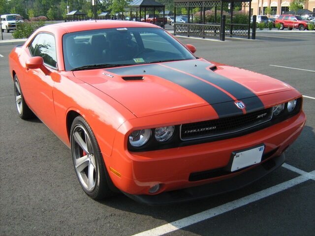 Plik:Dodge Challenger SRT8 va orange-f.jpg