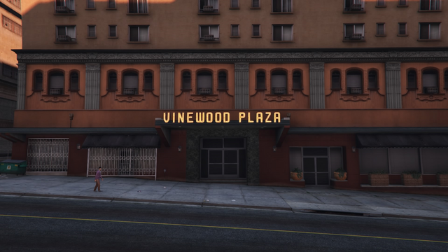 File:VinewoodPlazaHotel-GTAV.png