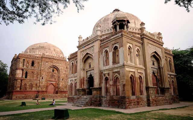 File:Tomb-kotla-delhi.jpg
