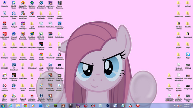 File:My dirty desktop.png