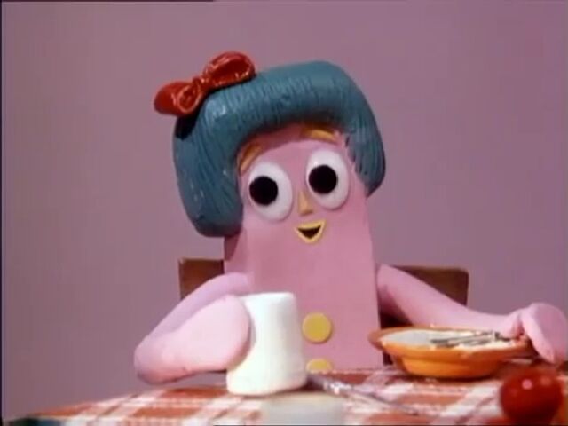 File:Minga drinking Milk.jpg