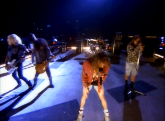 Archivo:GNR en el video de Don't Cry.png