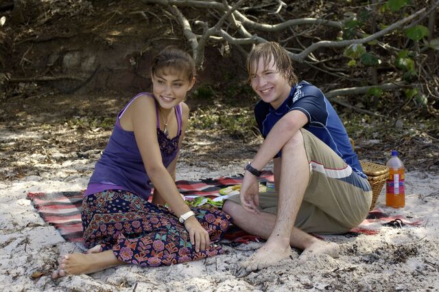 File:Happy Couple.jpg