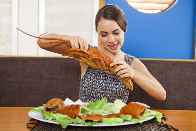 File:Nixie Hungry.jpg