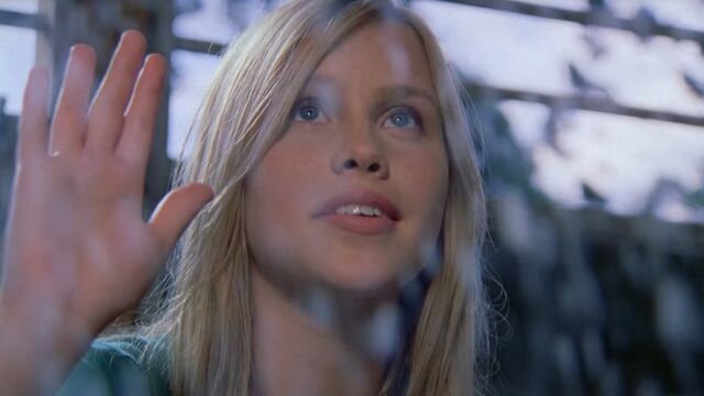 File:Emma Making Snow.jpg