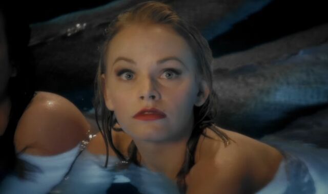 File:Julia in Moon Pool.jpg