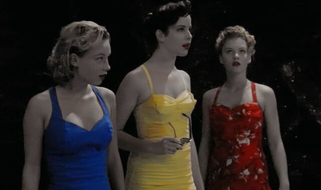 File:Gracie, Louise and Julia.jpg