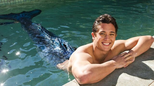File:Zac in Pool.jpg