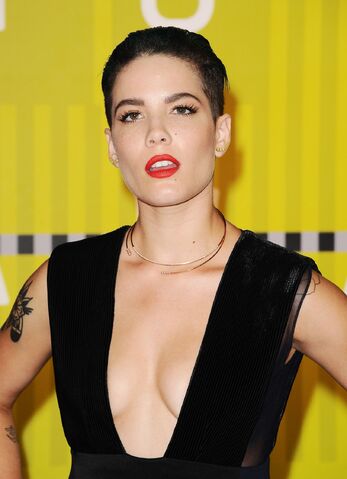 File:Halsey-2015-mtv-video-music-awards-at-microsoft-theater-in-los-angeles 21.jpg