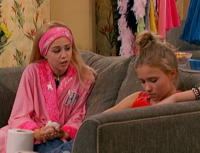 File:Miley and Lilly- 1x01.png