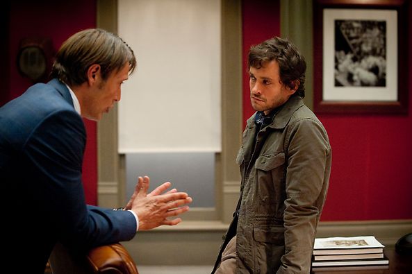 File:1x02 LecterAndWill.jpg