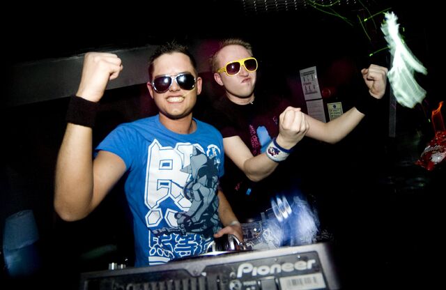 File:Da Tweekaz.jpg