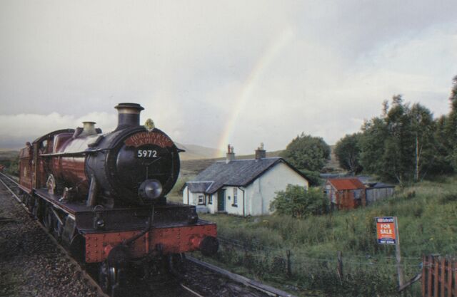 File:HogwartsExpressDrivingByHouse.jpg