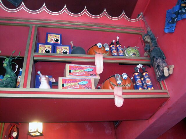 File:Bowtruckle toy at WWoHP.jpg