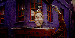 Tumblr ls5c1s1zVN1qbm32lo1 r1 250.gif